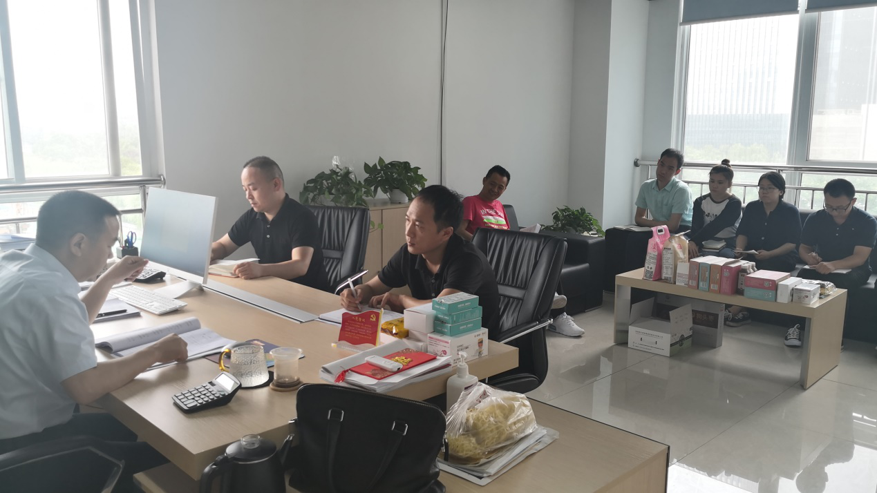 西瑞集團(tuán)副總經(jīng)理任偉在糧農(nóng)健康食品公司宣講習(xí)近平總書(shū)記來(lái)陜考察重要講話精神